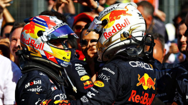 Mengenal Baju Pebalap Formula 1 yang Tahan Api, Apa Rahasianya?