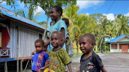 Jumlah Siswa Terus Meningkat, Suku Asmat Kekurangan Guru