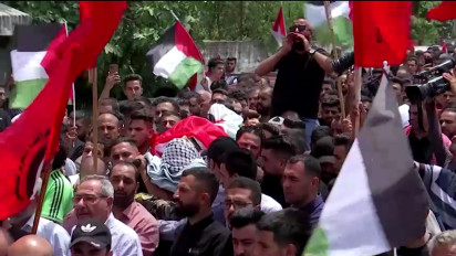 Ribuan Warga Palestina Hadiri Pemakaman Korban Penusukan yang Dilakukan Seorang Pemukim Israel di Tepi Barat