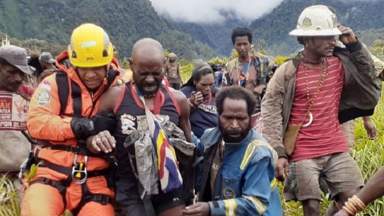 Seluruh Penumpang Susi Air yang Jatuh di Timika Ditemukan Selamat
            - galeri foto