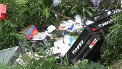 Motor Roda 3 Muat Buku Bekas Terjun ke Jurang, 3 Penumpang Luka-luka