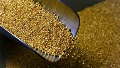 Harga Emas Kembali Melemah Karena Dolar AS Menguat dan Perkiraan Kenaikan Suku Bunga Fed dan Menurunkan Inflasi