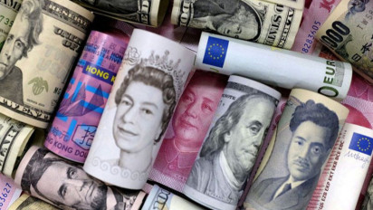 Euro Tergelincir Setelah Data Manufaktur dan Jasa Suram, Dolar Menguat Karena Selera Risiko Memburuk