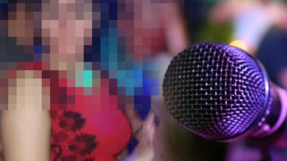 Istri Sah Gerebek Suami di Room Karaoke, Musik Nyala tapi Suami Malah Mesum, Wanita Selingkuhan Kaget dan Buru-buru Pakai Celana
