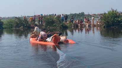 Akibat Tanggul Sungai Jebol, Rendam Ratusan Rumah Warga