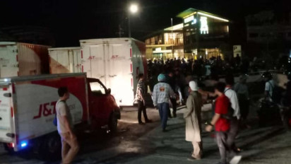 Viral! Ratusan Serikat Pekerja Ribut dengan Karyawan J&T Ekspres di Pekanbaru