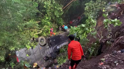 Korban Kecelakaan Bus Pariwisata Rombongan Pelajar SD yang Masuk Jurang Dibawa ke 2 Lokasi