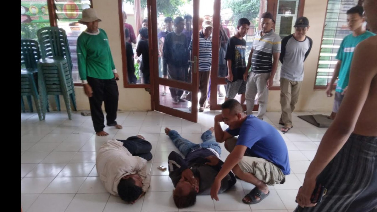 Dua Pelaku Pencurian di Kendal Bonyok Dihajar Massa
            - galeri foto