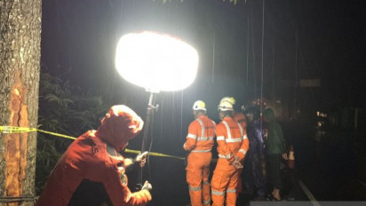 Update Laka Bus Masuk Jurang di Tasikmalaya: Tim SAR Sisir Lokasi Cari Satu Penumpang Hilang