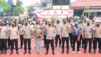 20 Tim Unjuk Kebolehan di Lomba Tongtek Tradisional dan Modern