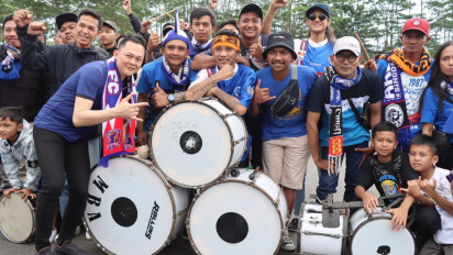 Aksi Aremania Saling Bersaing Kreativitas Lomba Yel-yel dan Koreo di Stadion Kanjuruhan