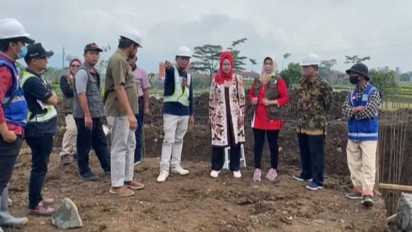 Bupati Brebes Semprot Pejabat dan Kontraktor, Kecewa Pembagunan Pasar Bumiayu Senilai Rp13,5 Miliar Lelet