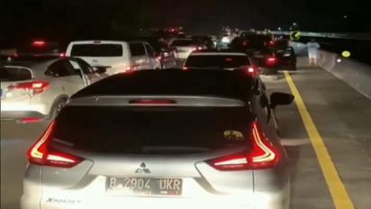 Ini Penampakan Kemacetan Parah di Ruas Tol Cipularang KM 92 arah Jakarta Imbas Kecelakaan Beruntun Belasan Kendaraan