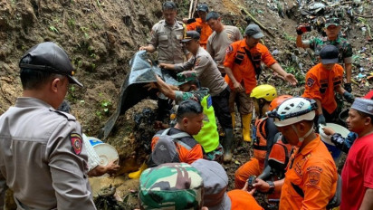 Korban Bus Pariwisata yang Terjun Ke Jurang Ditemukan Tertimbun Longsoran