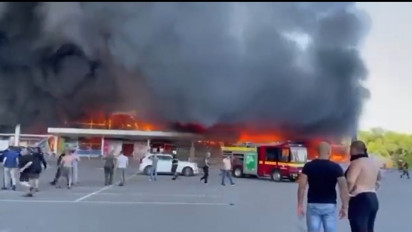 Presiden Ukraina Zelenskyy: Rudal Rusia Hantam Pusat Perbelanjaan Penuh Pengunjung di Kremenchuk