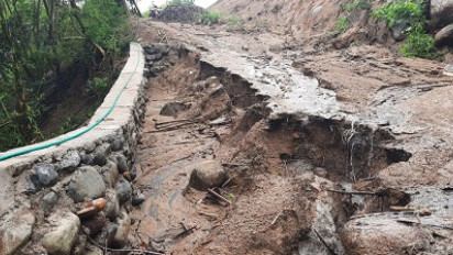 Banjir Bandang Rusak Jalan, Warga Desa Tuwa di Kabupaten Sikka Terisolasi