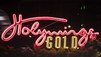 Satpol PP DKI Jakarta Segel Semua Gerai Holywings Hari Ini