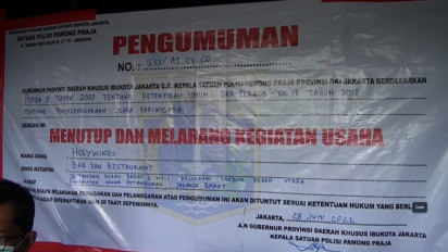 Ini Isi Tulisan di Spanduk Segel Holywings yang Dipasang Satpol PP