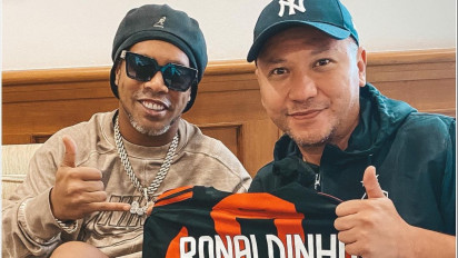 Bikin Iri! Gading Marteen Dapat Hadiah Spesial dari Legenda Sepak Bola Brasil Ronaldinho