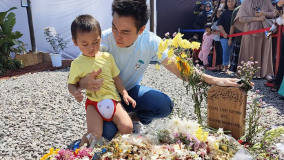 Baim Wong Ajak Anaknya Kiano Tiger Wong Berziarah ke Makam Eril, Akui Kepergian Emmeril Berikan Banyak Pelajaran Hidup