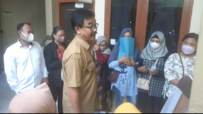 Diduga Adanya Kecurangan dalam Penerimaan Peserta Didik Baru (PPDB) di Tingkat SMP Tahun Ajaran 2022, Puluhan Emak di Probolinggo Datangi Kantor Dinas Pendidikan dan Kebudayaan