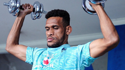 Jalani Latihan Perdana Bersama Persib Bandung, Ricky Kambuaya Akui Tidak Kesulitan Beradaptasi dengan Skuad Maung Bandung