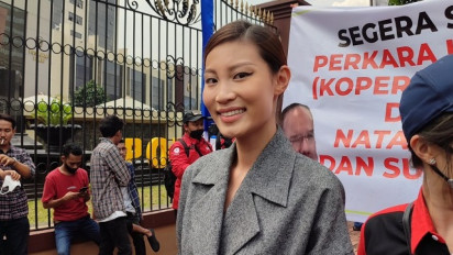 Aksi Patricia Gouw Ikut Demo Panas-panasan di Mabes Polri, Desak Polisi Tuntaskan Kasus Indosurya