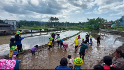 Edukasi Tanam Padi, Kelompok Wanita Tani di Salatiga Ajarkan Anak Menghargai Pangan