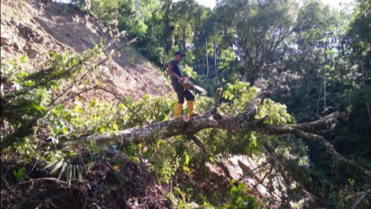 Tanah Longsor Jadi Penyebab Jalur Perbukitan Piket Nol Macet Total