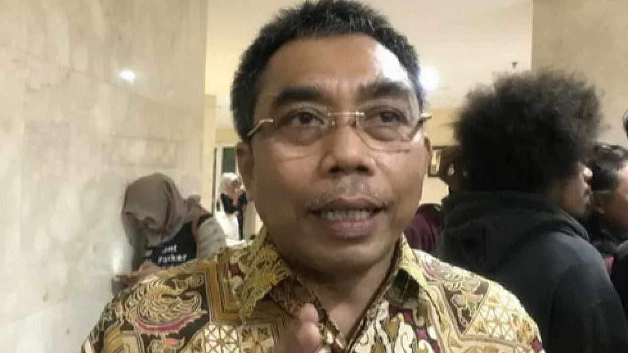Gembong Warsono Kritik Pemprov DKI Jakarta Lalai Awasi Holywings
            - galeri foto