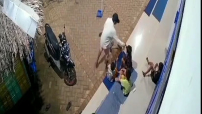 Waspada Perampasan, Asyik Main Games, Handphone Anak-anak Diambil Orang Tak Dikenal