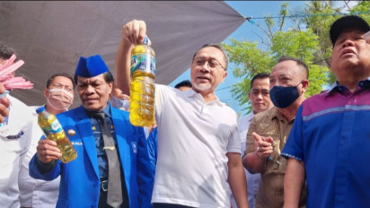 Mendag Zulkifli Hasan Sidak Minyak Goreng Curah di Donggala, Cek Minyak Goreng Rp14.000 Tak Hanya Ada di Jawa