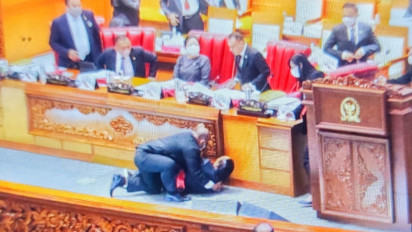 Anggota Banggar Terjatuh Usai Bacakan Laporan di Sidang Paripurna DPR RI