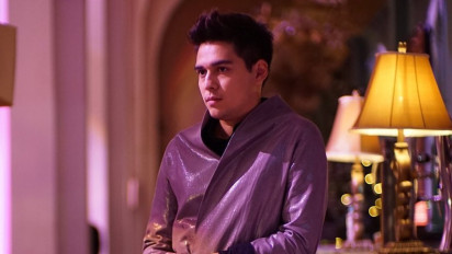 Beradu Akting dengan Julia Roberts dan George Clooney, Aktor Maxime Bouttier Debut di Hollywood Lewat Film Ticket to Paradise