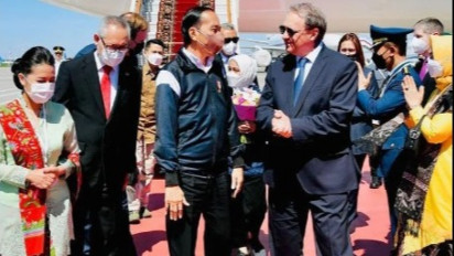 Tiba di Moskow, Presiden Jokowi Disambut Wakil Menteri Luar Negeri Federasi Rusia Mikhail Bogdanov