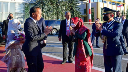 Presiden Joko Widodo Bertolak ke Abu Dhabi Usai Bertemu Presiden Rusia Vladimir Putin Naik Garuda Indonesia GIA-1