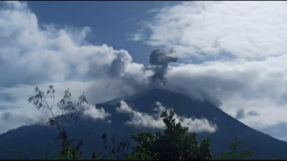 Gunung Api Ile Lewotolok Nusa Tenggara Timur Meletus