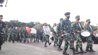 Jenazah Tjahjo Kumolo Tiba di Taman Makam Pahlawan Kalibata