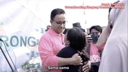 Warga Menangis Histeris Peluk Anies Baswedan Saat Groundbreaking Permukiman Korban Kebakaran Gembrong