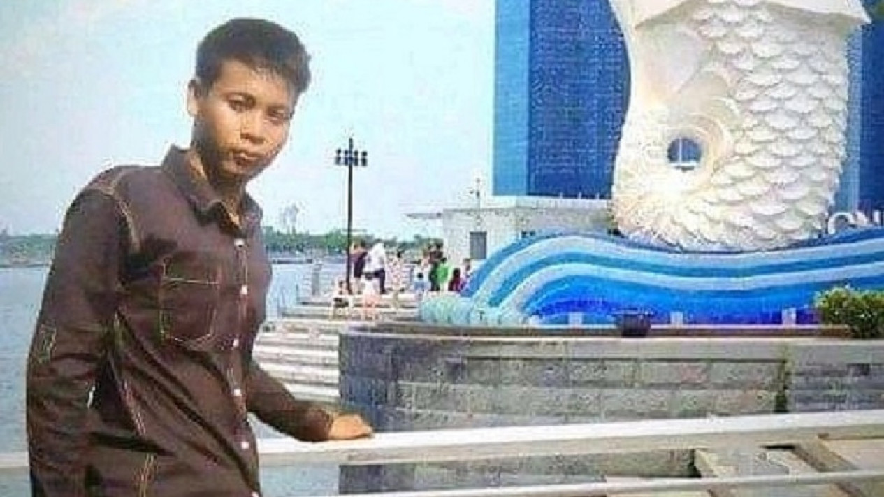 Ponari Dukun Cilik Pernah Menolak Mobil dan Rumah, Sekarang Mengaku Menyesal
            - galeri foto