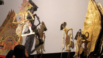 Peringati Hari Bhayangkara ke 76, Mabes Polri Gelar Wayang Kulit Tiga Dalang