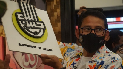 Kunjungi Pelaku Usaha Ekonomi Kreatif di Tegal, Sandiaga Uno Endorse Abon Lele Produk UMKM
