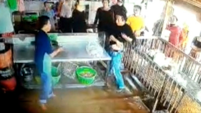 Heboh, Kontes Waria Gagal, Badik Berbicara di Pasar Tanru Tedong