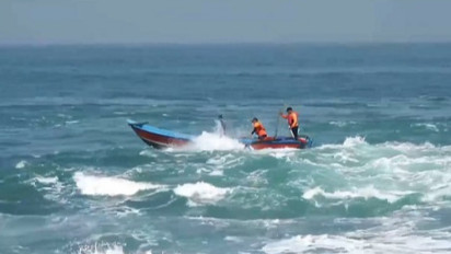 Tim SAR Lanjutkan Operasi Pencarian Wisatawan Tenggelam di Pantai Drini