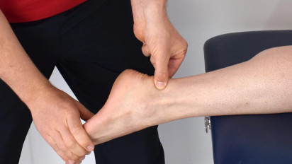 Cara Menghilangkan Varises, Cukup Dengan Rebahan Saja