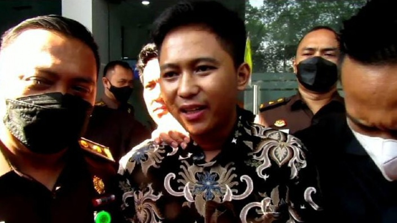 Mobil Lamborghini, Porsche dan Motor Ducati Milik "Crazy Rich Soreang" Doni Salmanan yang Disita Turut Diserahkan Sebagai Barang Bukti
            - galeri foto