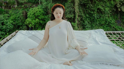 Marshanda Mimpi Ketemu Tuhan di Langit: Tuhan Duduk Seperti Posisi Yoga Namaste
