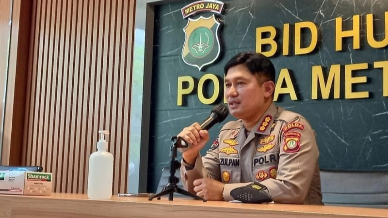 Singgung Habib Rizieq Shihab, Ibu-ibu Geruduk Rumah Guru di Depok, Kombes Zulpan Tegas
            - galeri foto