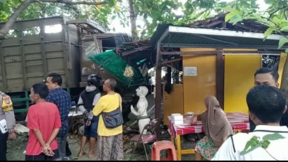 Diduga Rem Blong, Truk Fuso Alami Kecelakaan, Tabrak Warung dan Tembok Puskesmas