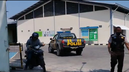 Siang Bolong, Puluhan Buruh Pabrik Rokok di Pacitan Mendadak Kesurupan Massal